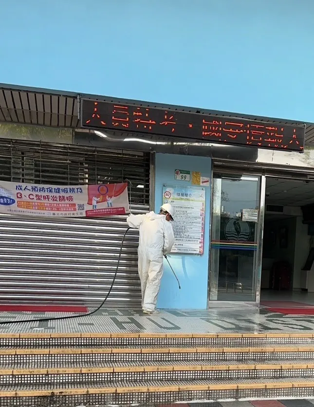 機關入口地面清洗