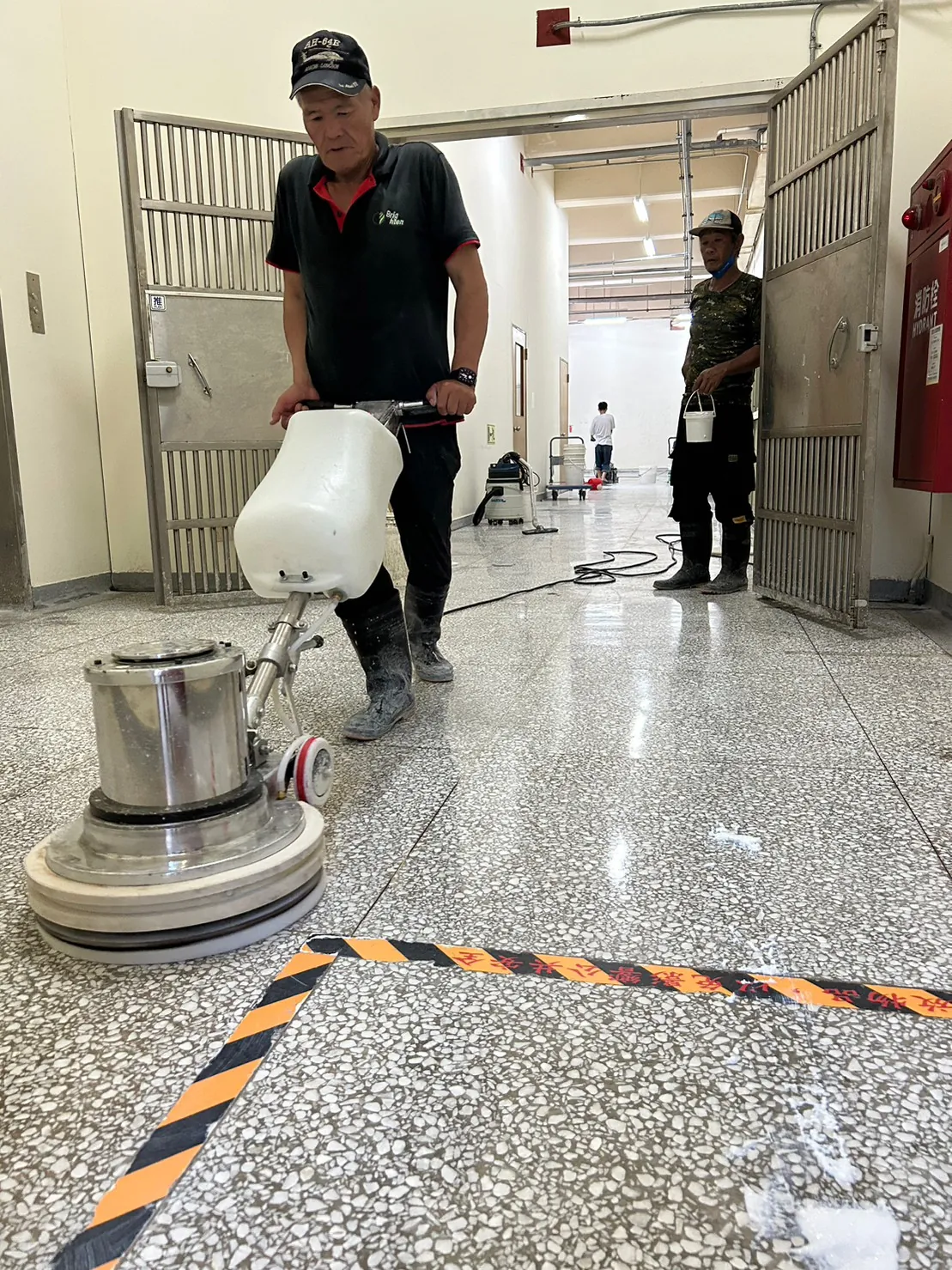 石材地板研磨晶化作業