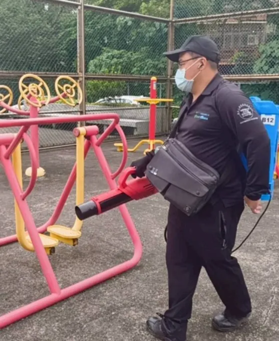 公園遊具區噴灑消毒